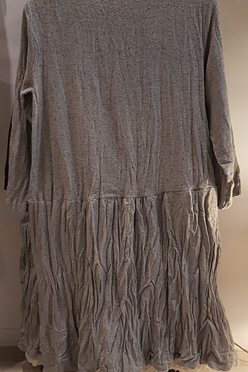 Geknittertes Kleid mit langen Ärmeln und Futter aus Bio-Baumwolle. 100 % bio-baumwolle
