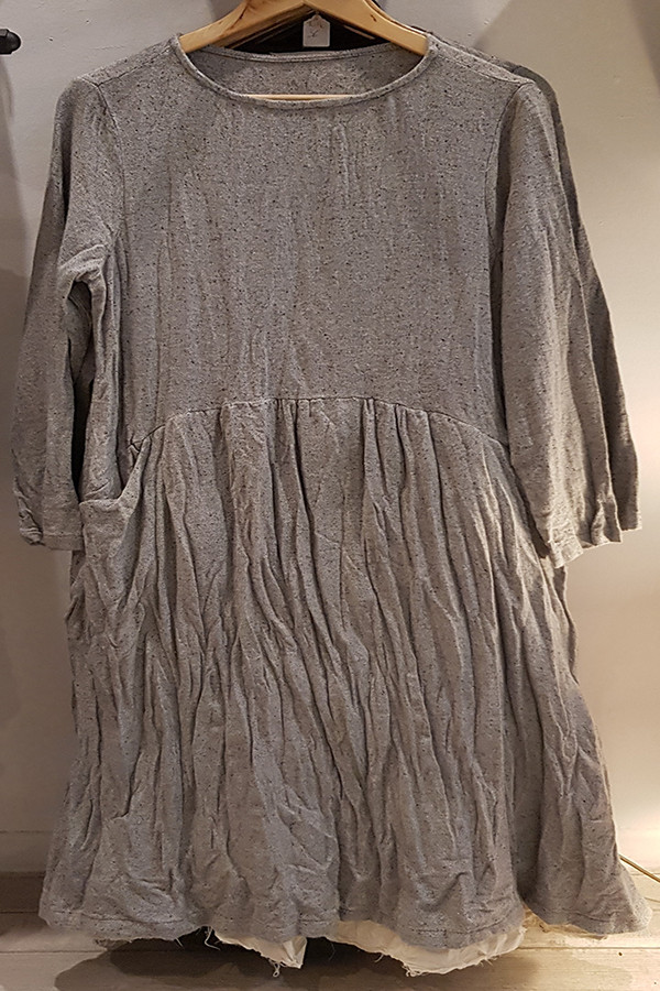 Geknittertes Kleid mit langen Ärmeln und Futter aus Bio-Baumwolle. 100 % bio-baumwolle