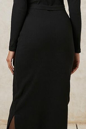 Robe longue noire 95 % coton biologique, 5% elasthane.