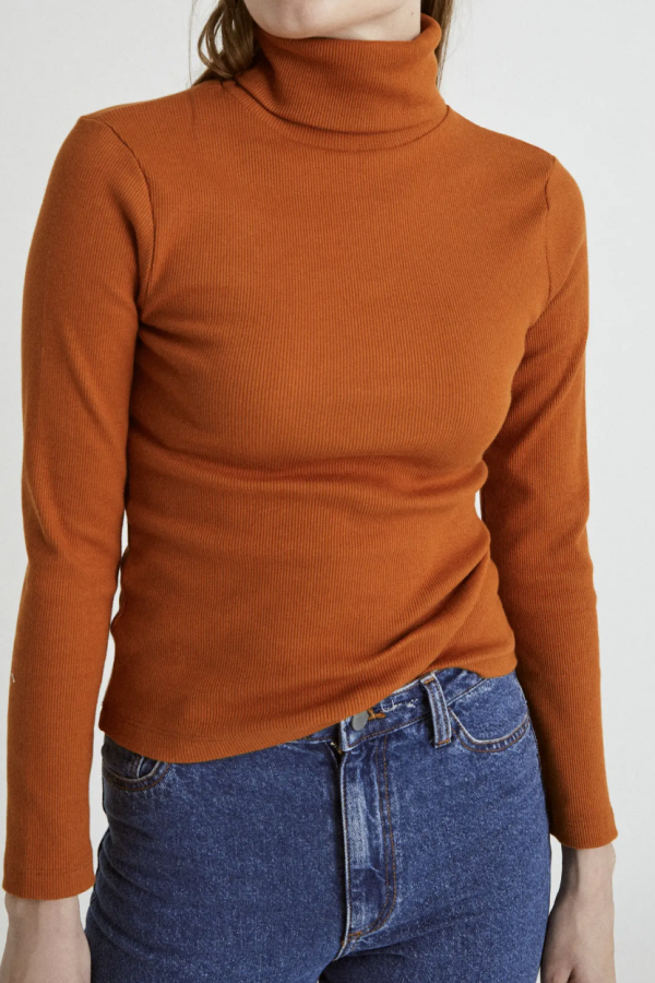 Turtleneck sweater. 96% organic cotton 4% elastane