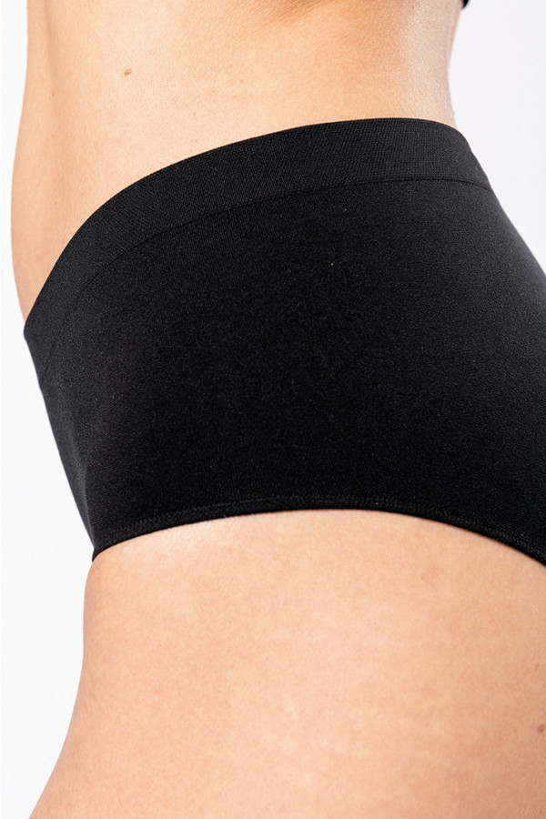 Eco-responsible panties without seams. 94% polyamide / 6% elastane.