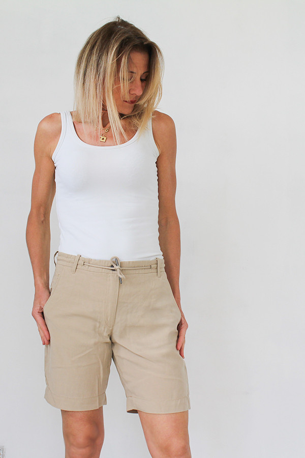 SAND BERMUDA SHORTS 70% Lyocell / 30% linen.