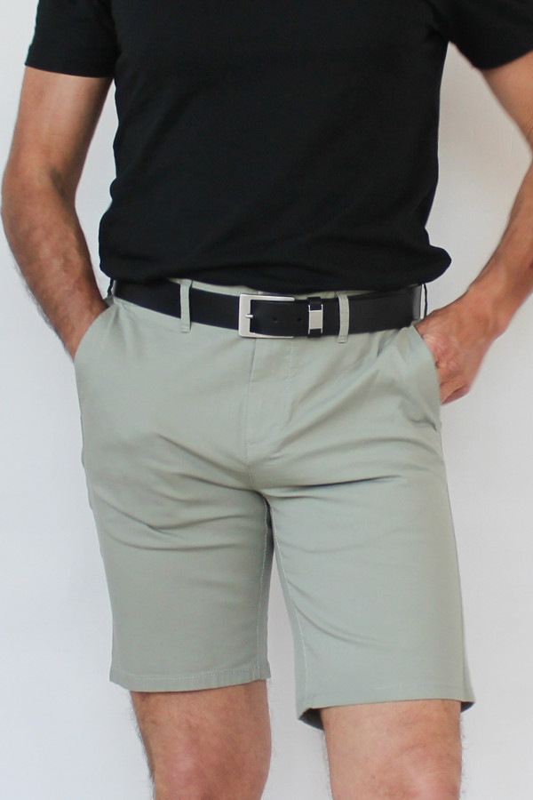 Mandelgrüne Bermuda-Shorts 98 % Bio-Baumwolle / 2 % Elastan