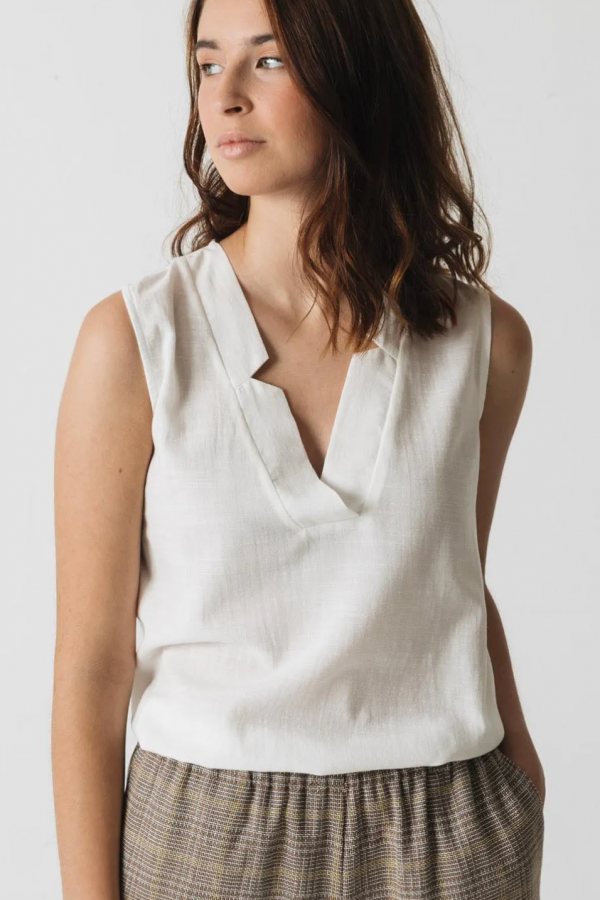 V-neck blouse in white. 100% organic cotton