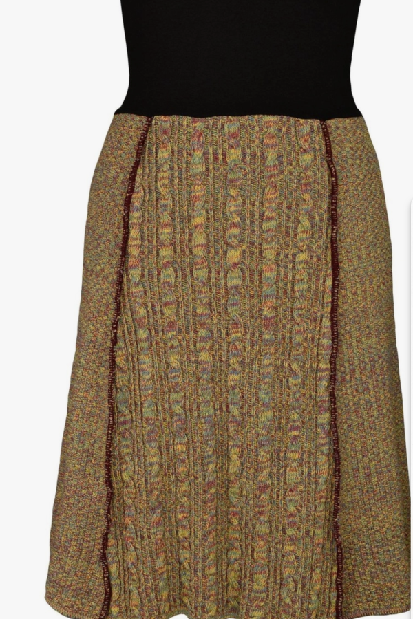 Wool and cotton knit skirt. 100% recycled cotton and responsible wool.