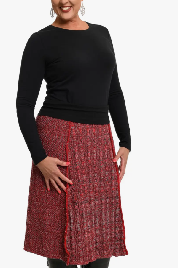 WOOL AND COTTON KNIT SKIRT. 100% RECYCLED COTTON AND RESPONSIBLE WOOL.