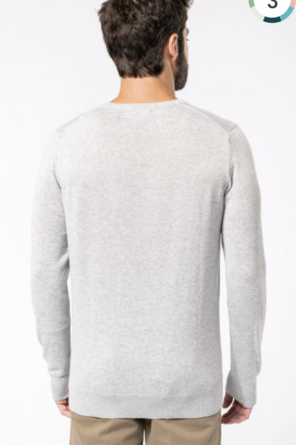 Eco-responsible V-neck sweater. 50% organic cotton / 50% recycled polyester.