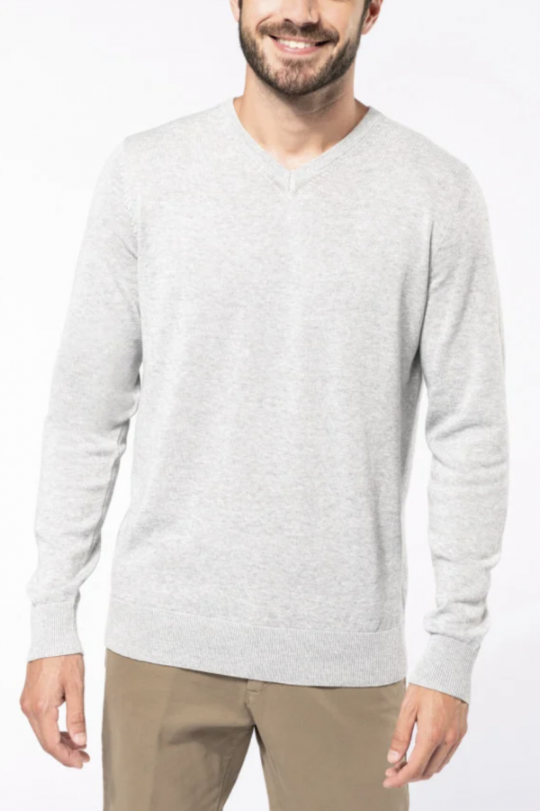 Eco-responsible V-neck sweater. 50% organic cotton / 50% recycled polyester.