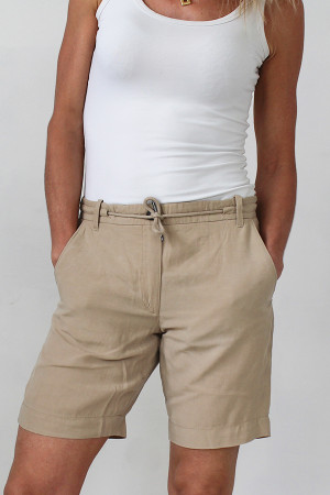 SAND-BERMUDASHORTS 70 % Lyocell / 30 % Leinen.