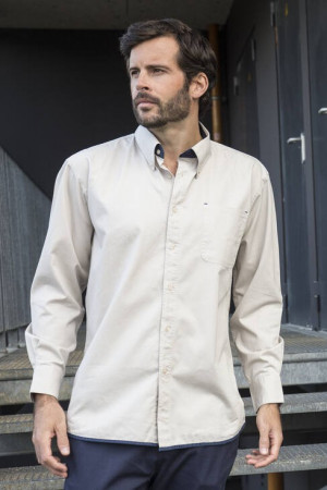 Chemise contrastée manches longues. 100% coton twil.