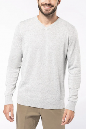 Umweltbewusster Pullover mit V-Ausschnitt. 50 % bio-baumwolle / 50 % recyceltes polyester.